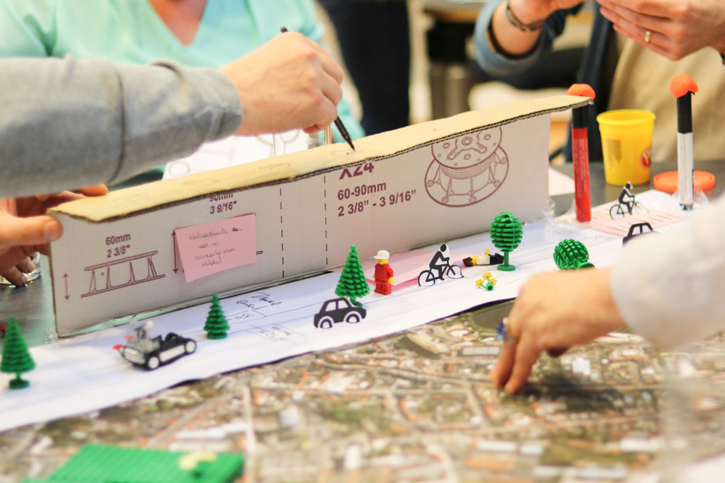 Beeld van deelnemers tijdens een workshop van Twisted Studio